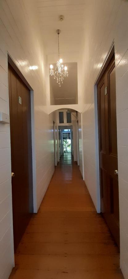 Travellers Paradise Cairns Eksteriør bilde A typical corridor in a residential building