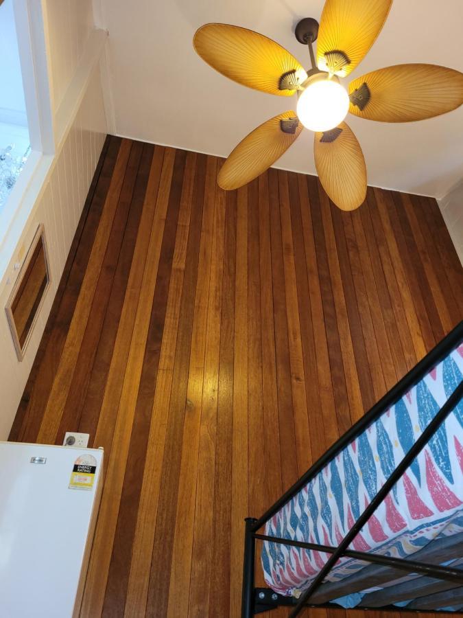 Travellers Paradise Cairns Eksteriør bilde A floor made of teak