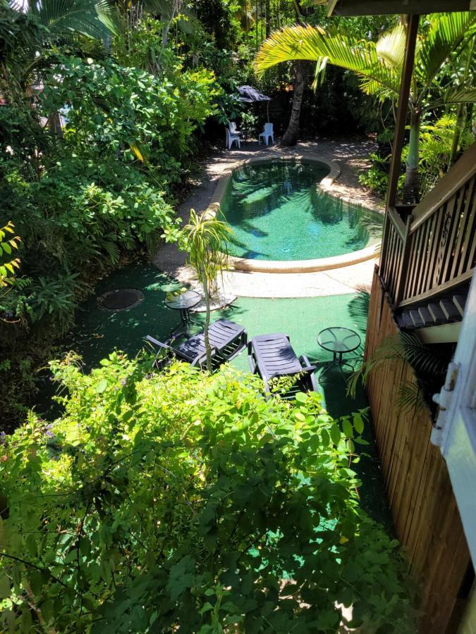Travellers Paradise Cairns Eksteriør bilde The pool at the hotel