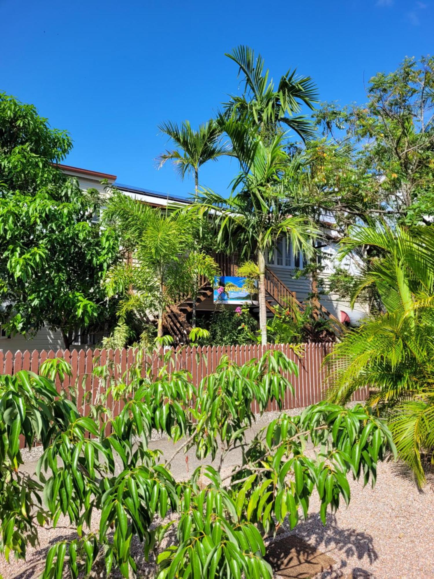 Travellers Paradise Cairns Eksteriør bilde The house from the street