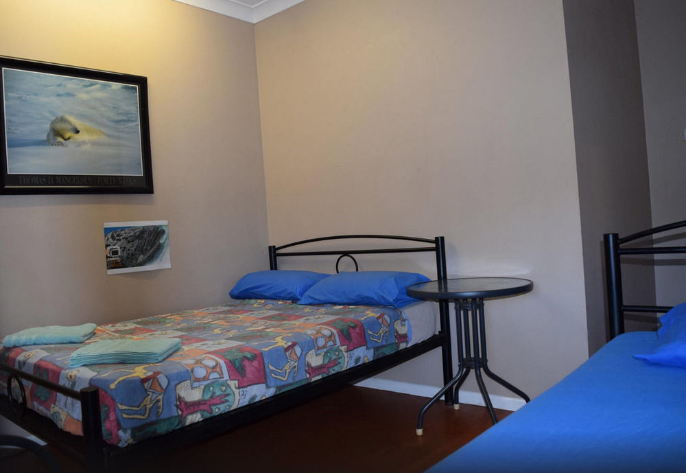 Travellers Paradise Cairns Eksteriør bilde A room at the hostel