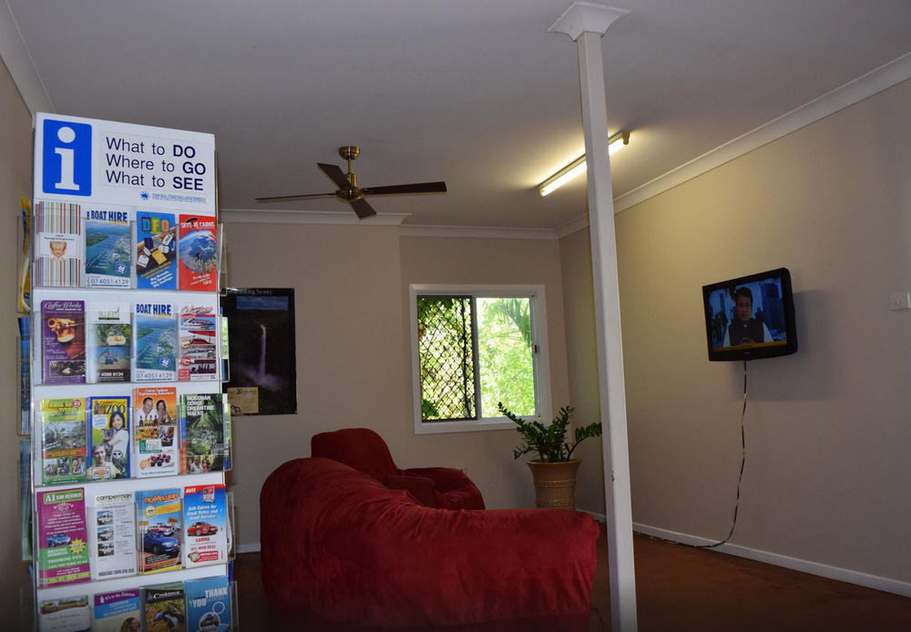 Travellers Paradise Cairns Eksteriør bilde The lobby of the station