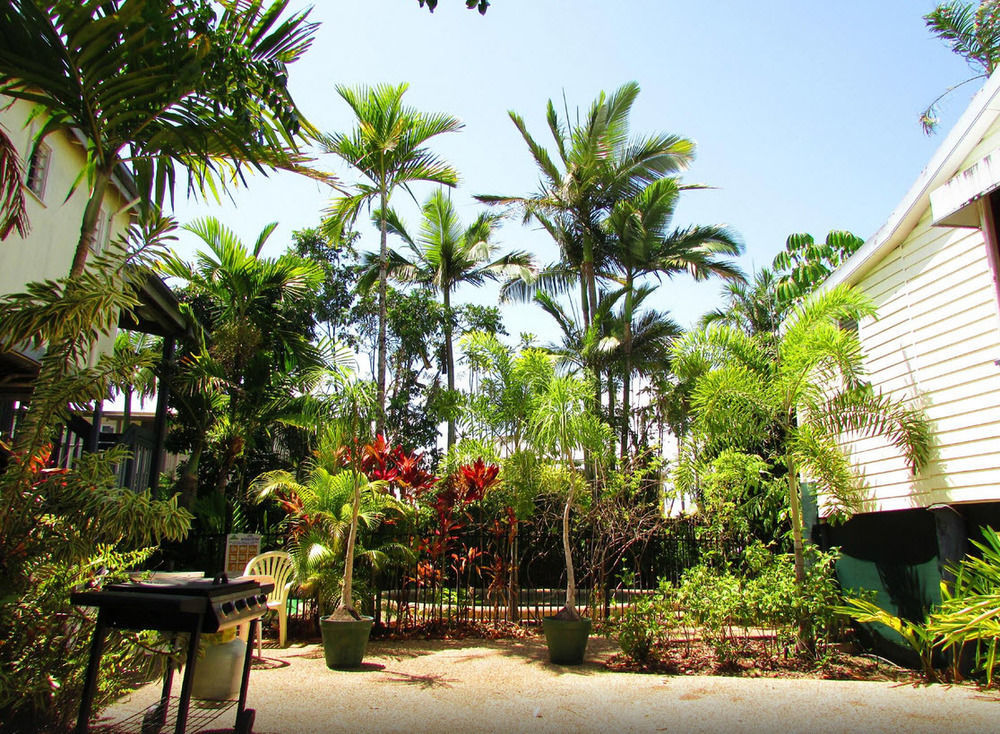 Travellers Paradise Cairns Eksteriør bilde The courtyard of the Old Museum Building