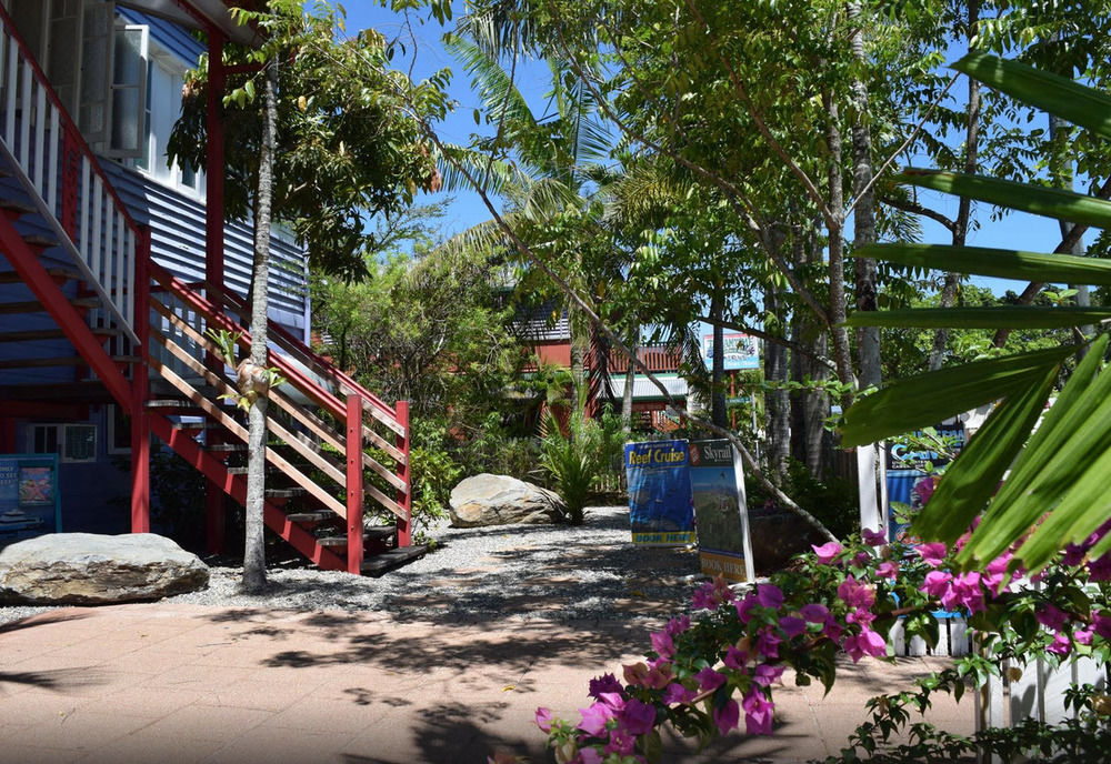 Travellers Paradise Cairns Eksteriør bilde The beach at the resort