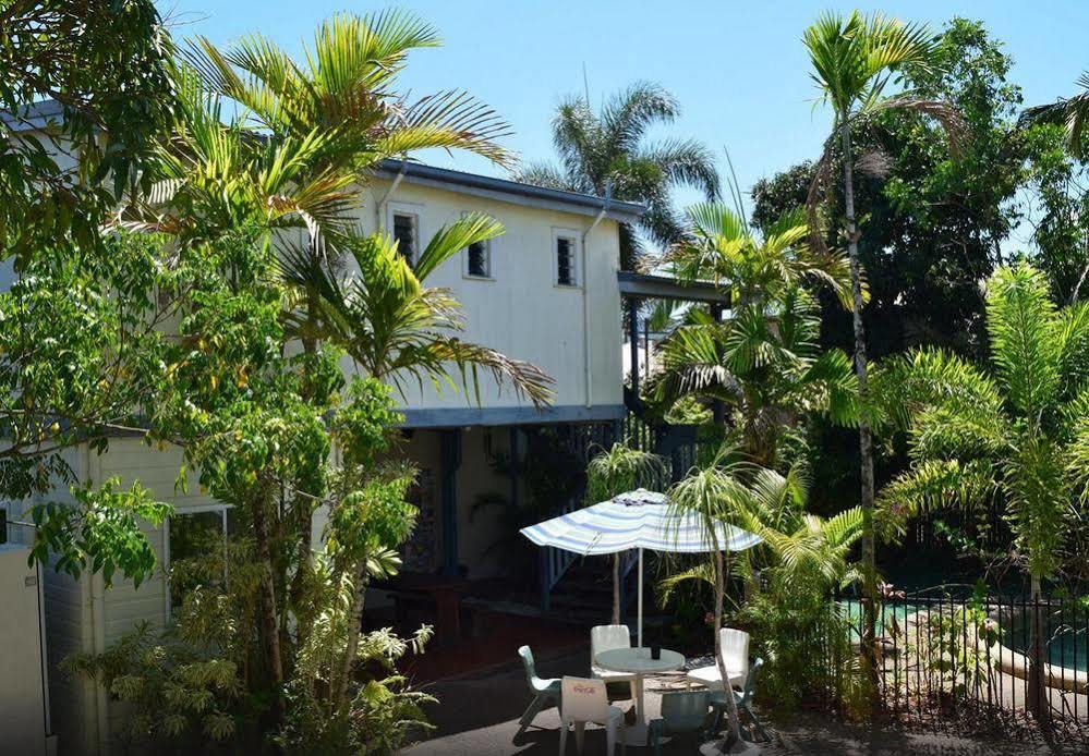 Travellers Paradise Cairns Eksteriør bilde The house from the rear