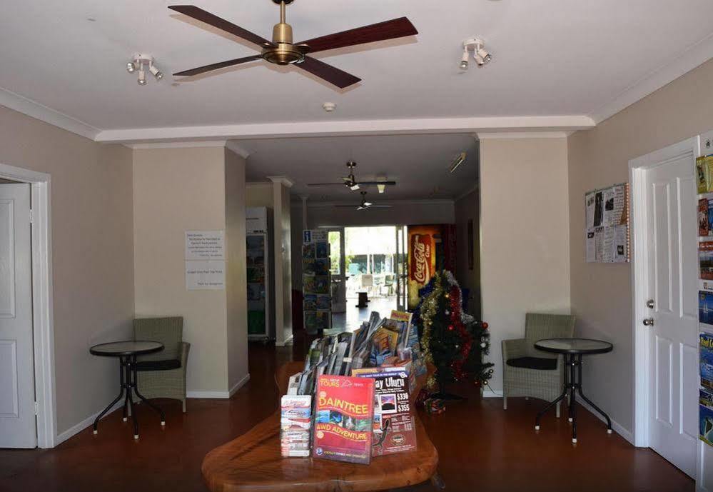 Travellers Paradise Cairns Eksteriør bilde The lobby of the station