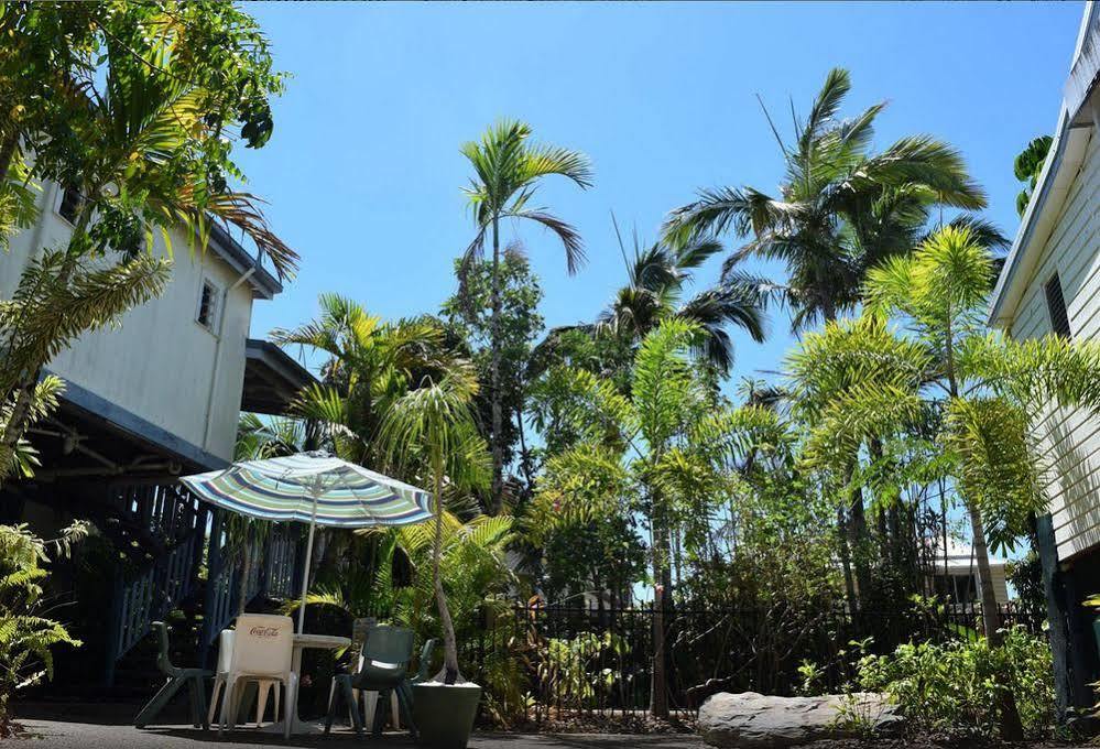 Travellers Paradise Cairns Eksteriør bilde The courtyard at the Old Museum Building